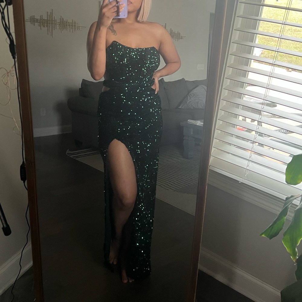 Fashion Nova green sequin gown - Picture 5 of 6
